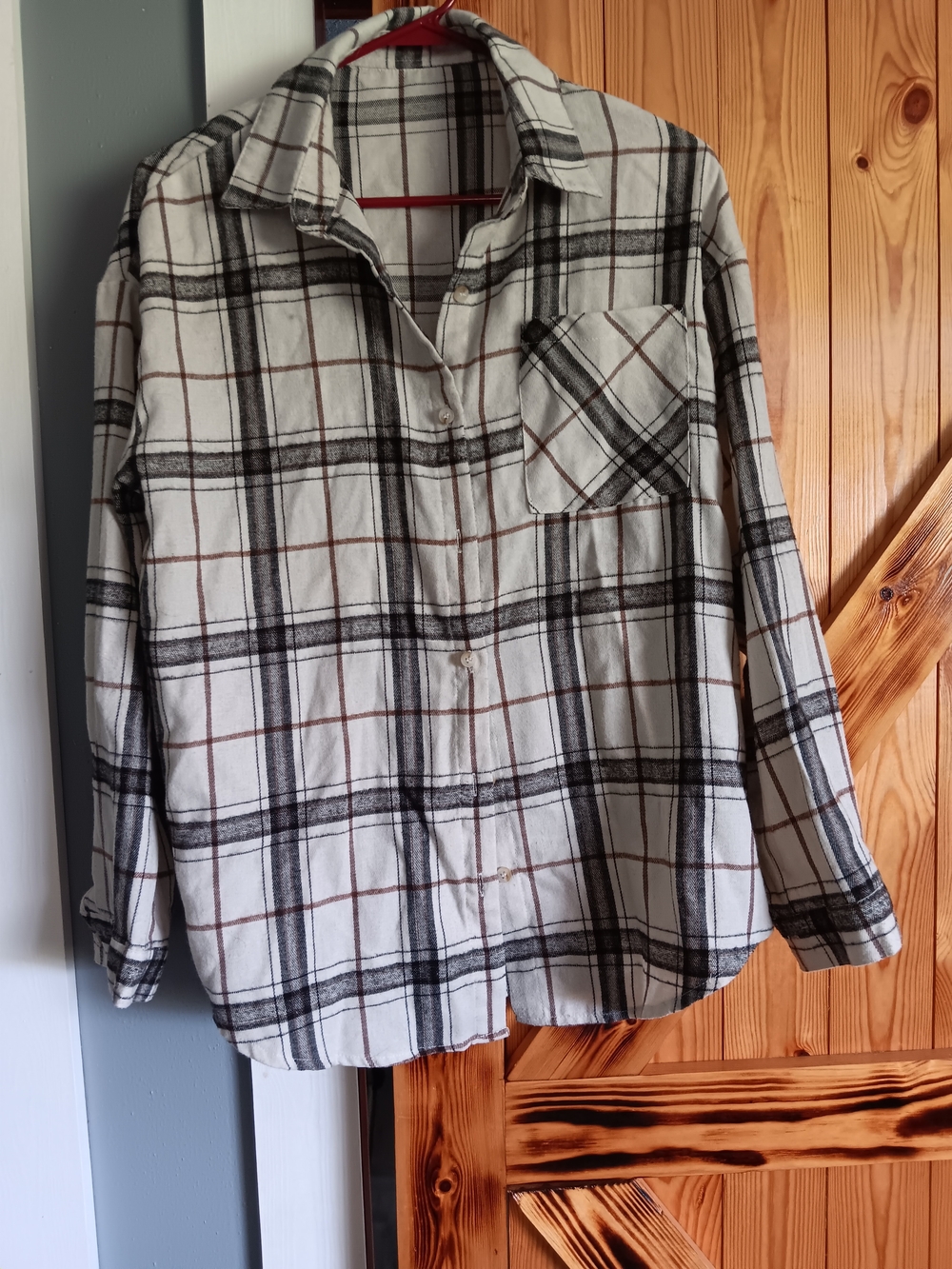 Women's Plaid Long-Sleeve Button-Up Shirt - Cream & Black